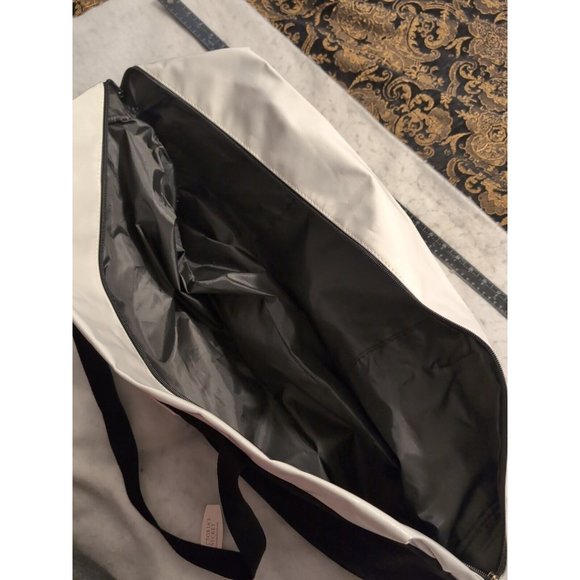 Victoria's Secret Weekender Bag Travel Luggage Sport Gym Duffel Bag NWT READ - Picture 5 of 7